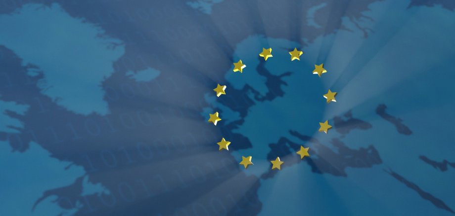 Karte Europas mit dem sternenkranz der EU-Flagge