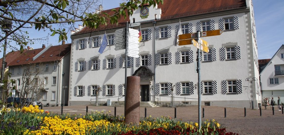 Rathaus Tettnang im Frühling - Vorderansicht
